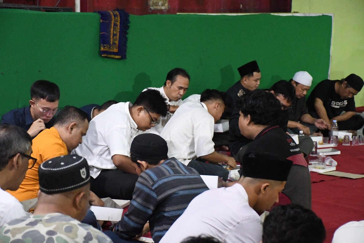 SABAR & IKHLAS: Momen Kebersamaan Karyawan PT Ekamatra Rizqi Anugrah di Penghujung Ramadhan